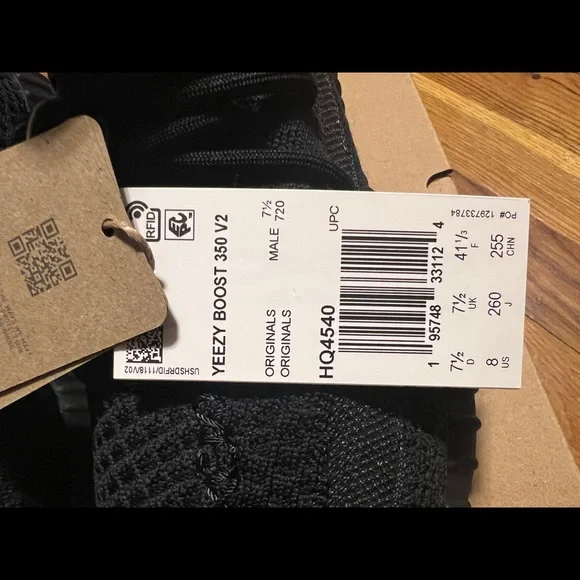BRAND NEW YEEZY 350 V2 ADIDAS NWT - Picture 9 of 12